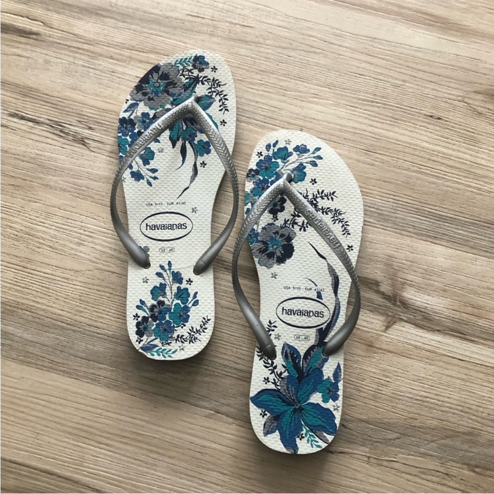 Havaianas Women's Floral Flip Flops - Blue and White